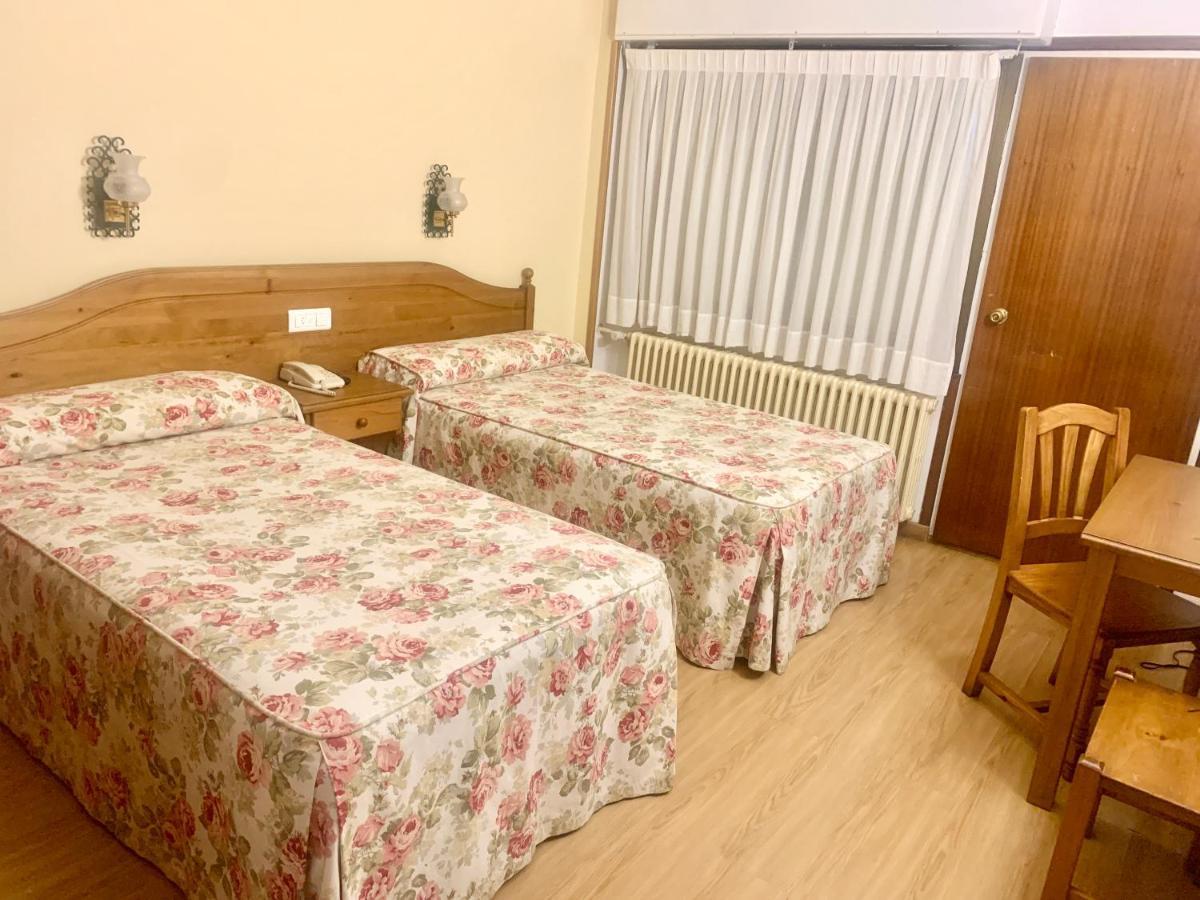 Hotel Mi Casa Sabinanigo Bagian luar foto