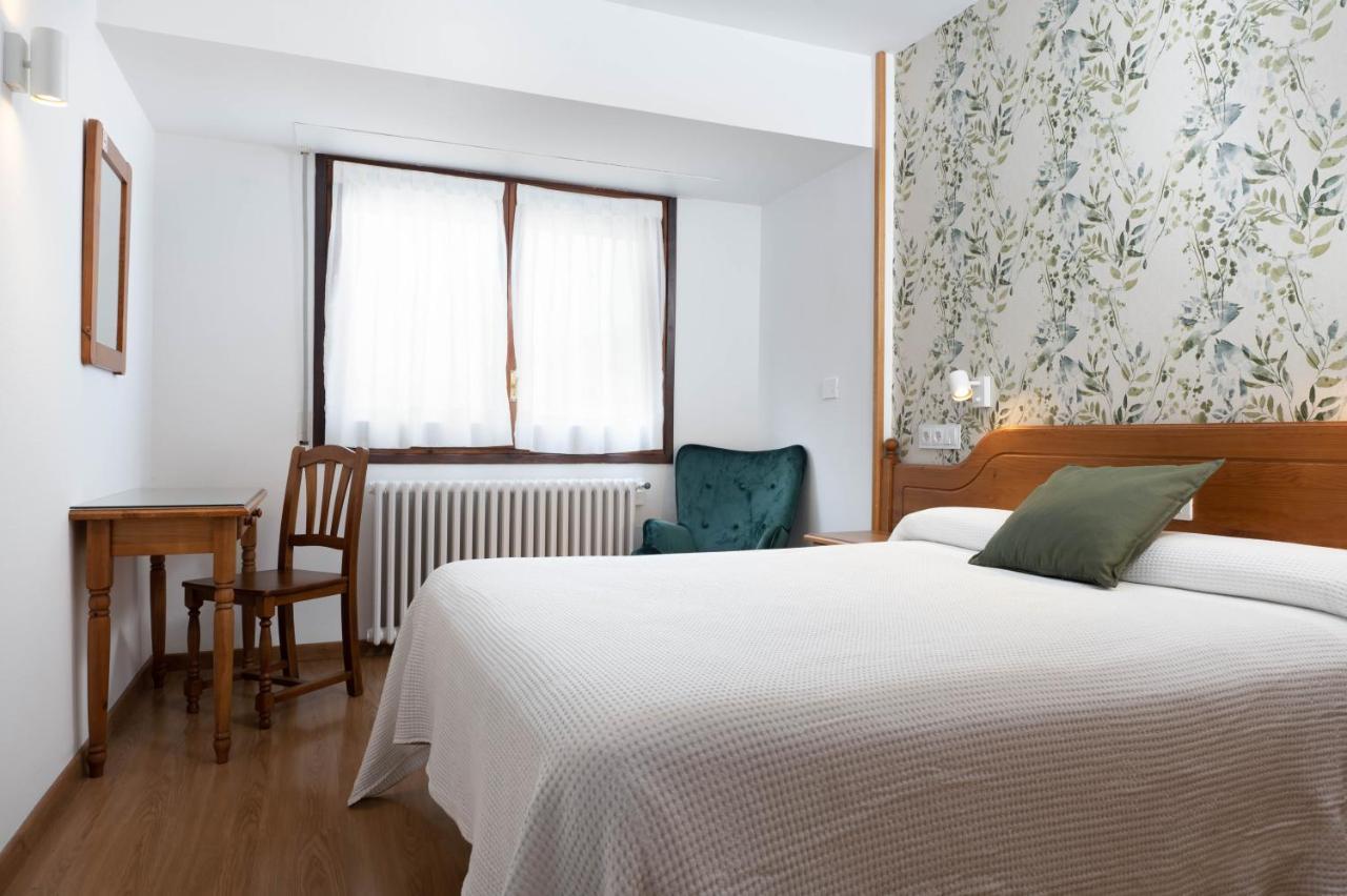 Hotel Mi Casa Sabinanigo Bagian luar foto