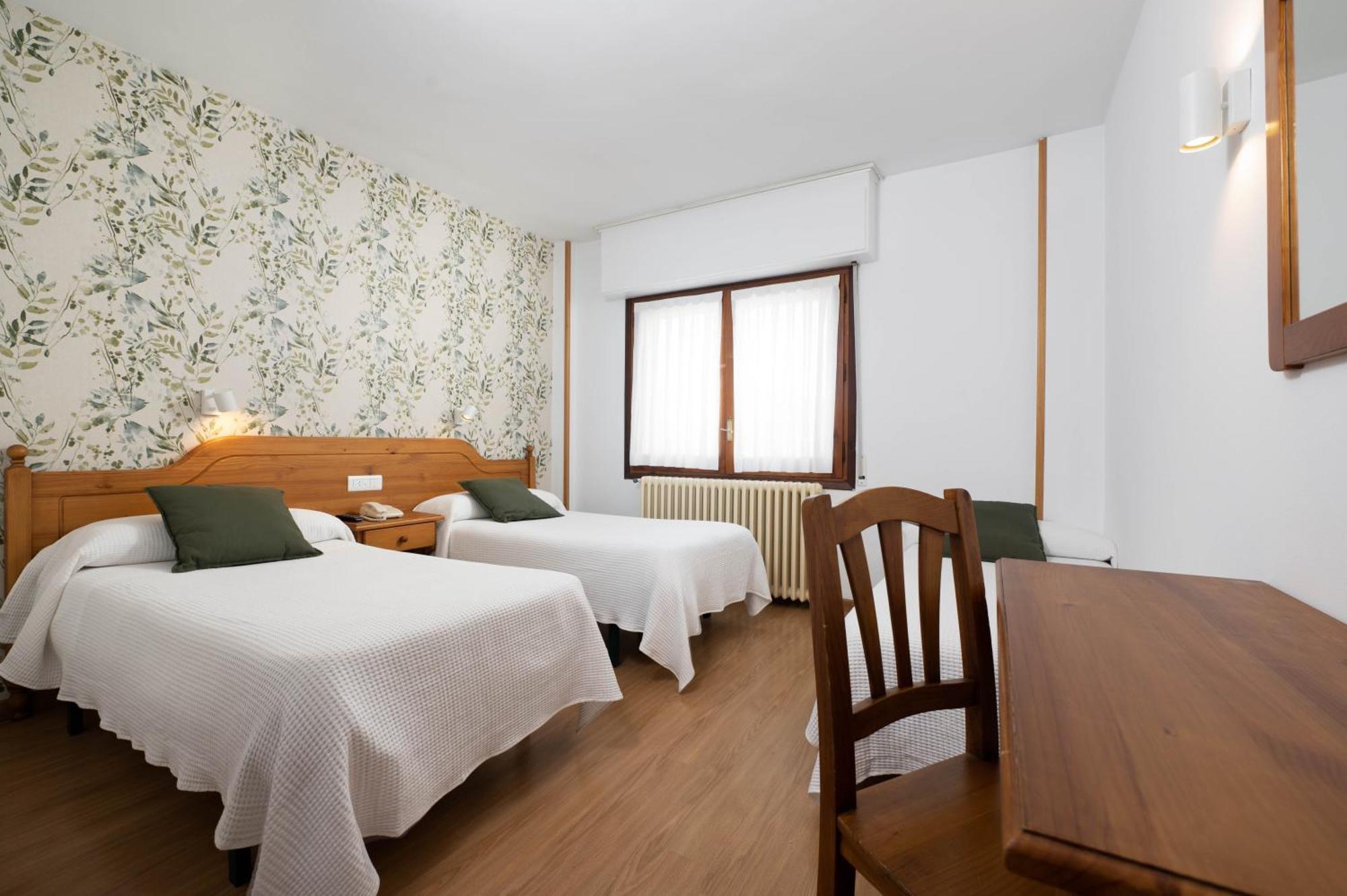Hotel Mi Casa Sabinanigo Bagian luar foto