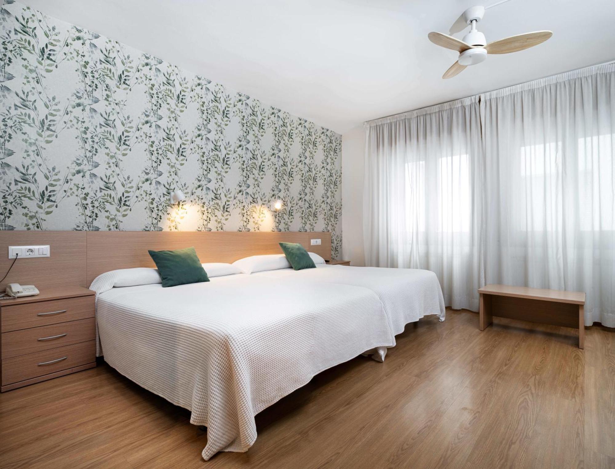 Hotel Mi Casa Sabinanigo Bagian luar foto