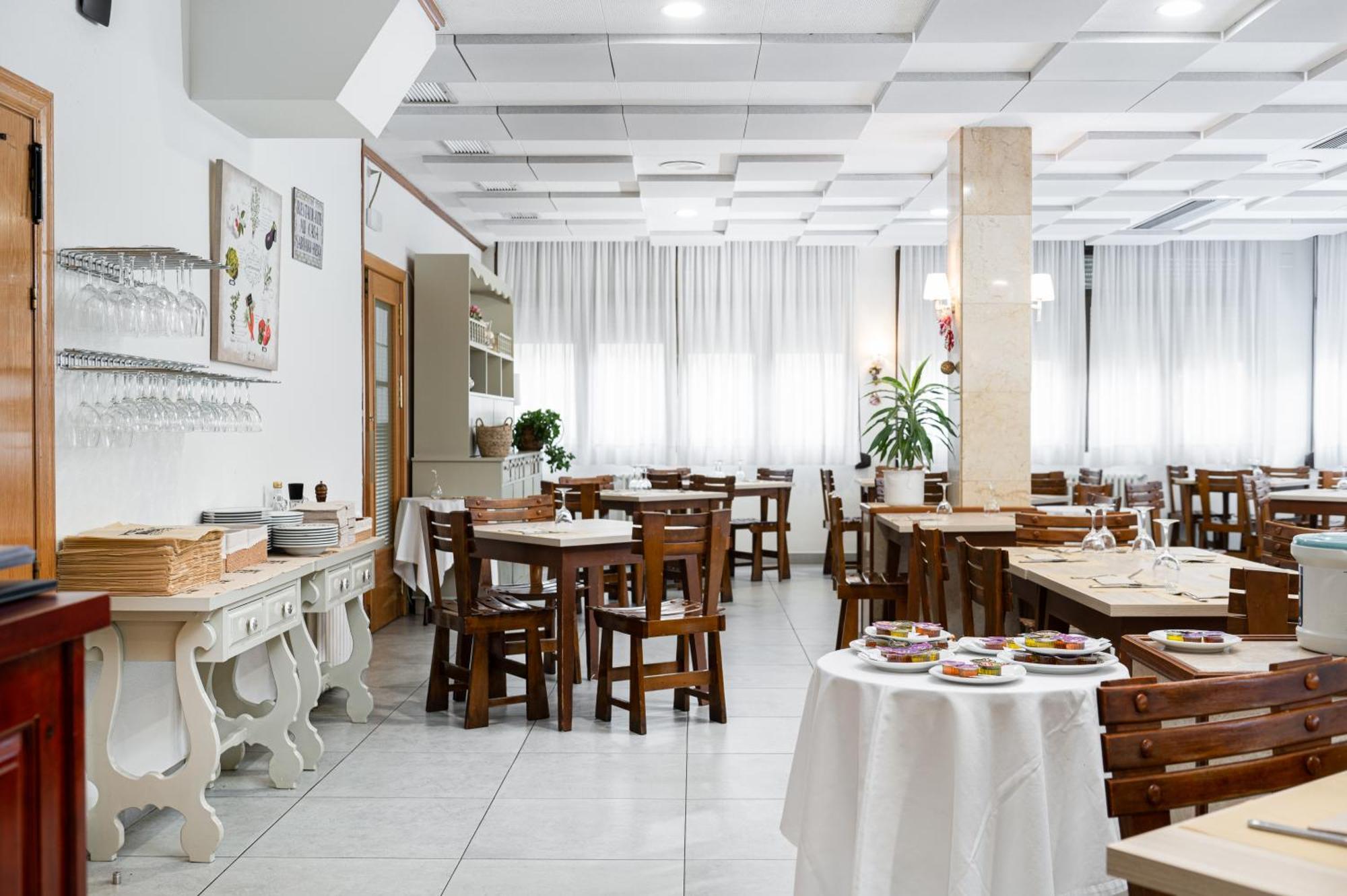 Hotel Mi Casa Sabinanigo Bagian luar foto